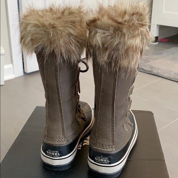 Joan of Artic Sorel Boots - Picture 4 of 5